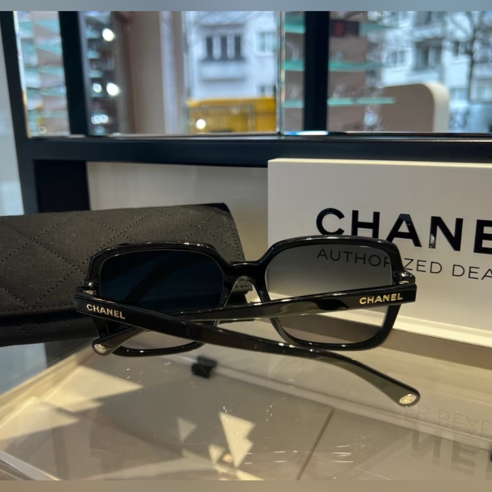 Chanel Current Style 5505 Black Frame Polarized Gradient Lens Sunglasses - Picture 3 of 12